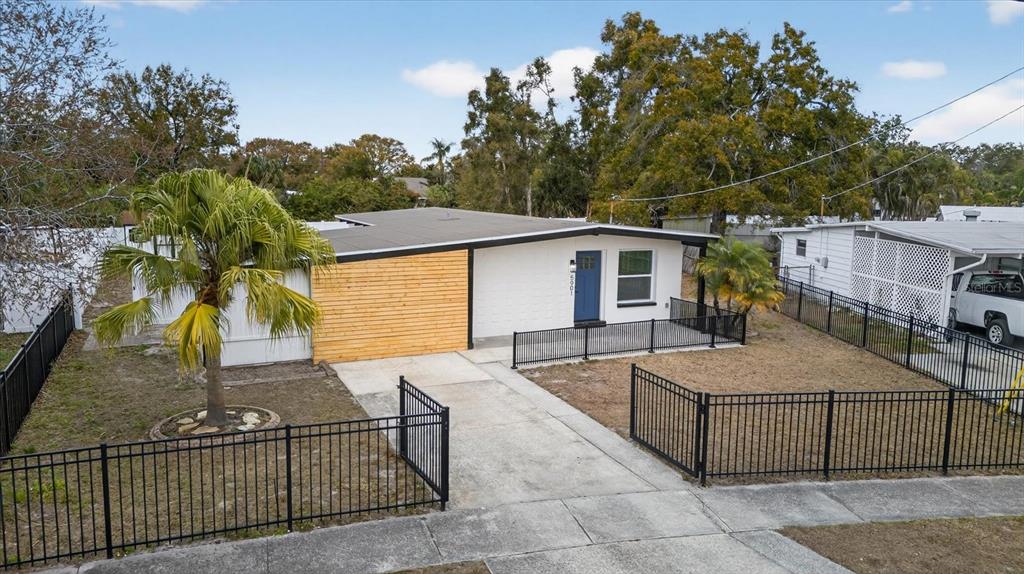 5901 South Coolidge Avenue Tampa, FL 33616 - Photo 4 of 47 a view of a house with backyard and sitting area