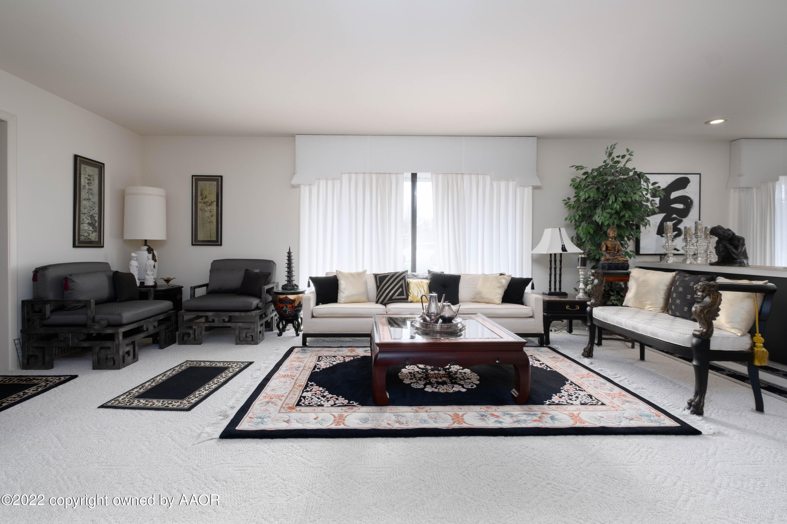 6016 Dreyfuss Road Amarillo, TX 79106 - Photo 13 of 91 a living room with furniture a rug and a window