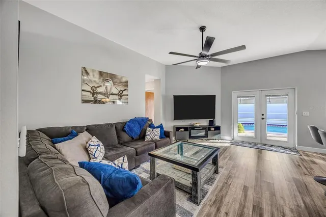 $429,000 | 2558 Brimhollow Drive, Valrico, FL 33596