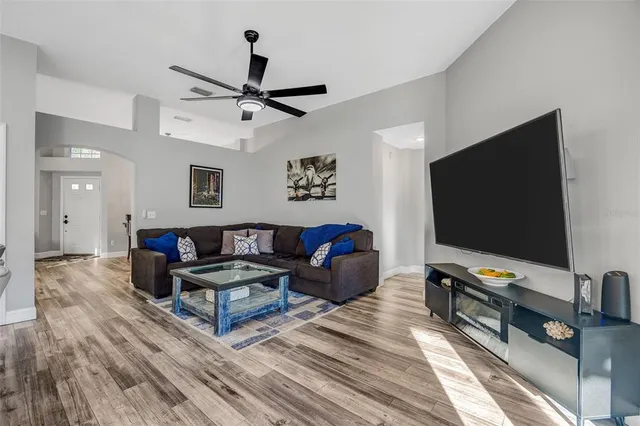 $429,000 | 2558 Brimhollow Drive, Valrico, FL 33596