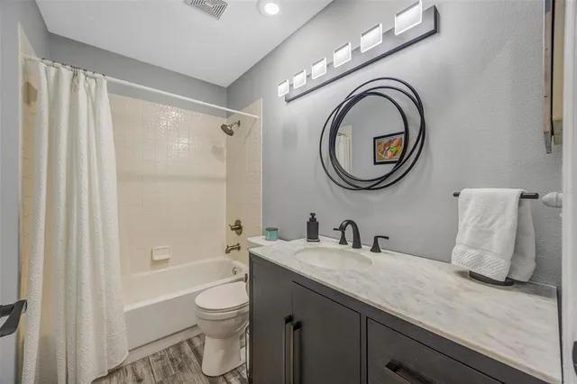 $429,000 | 2558 Brimhollow Drive, Valrico, FL 33596