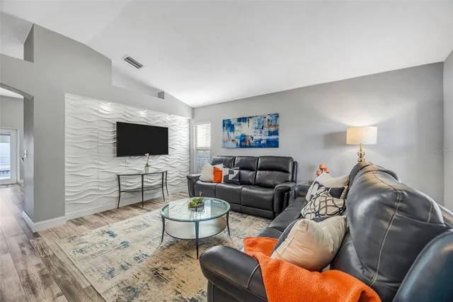 $429,000 | 2558 Brimhollow Drive, Valrico, FL 33596