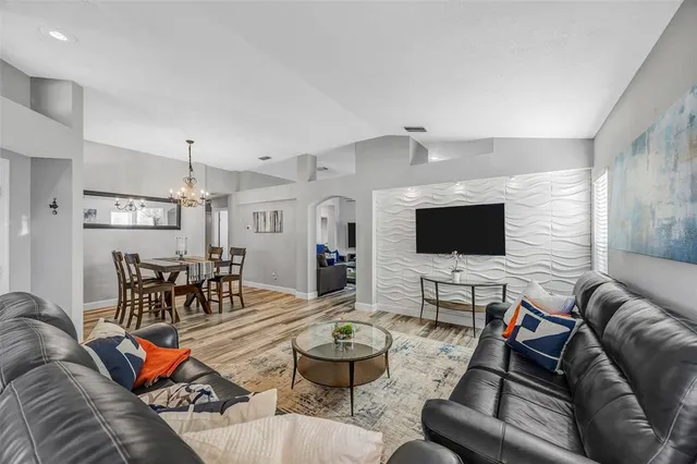 $429,000 | 2558 Brimhollow Drive, Valrico, FL 33596