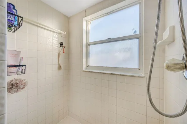 $429,000 | 2558 Brimhollow Drive, Valrico, FL 33596