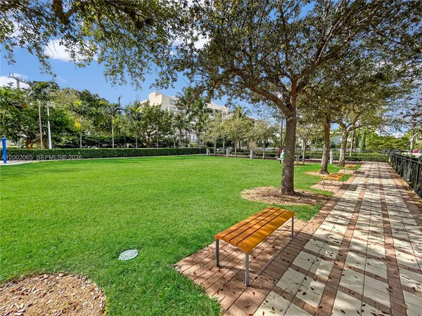 $5,250 | 1025 92nd Street, Unit 401, Bay Harbor Islands, FL 33154