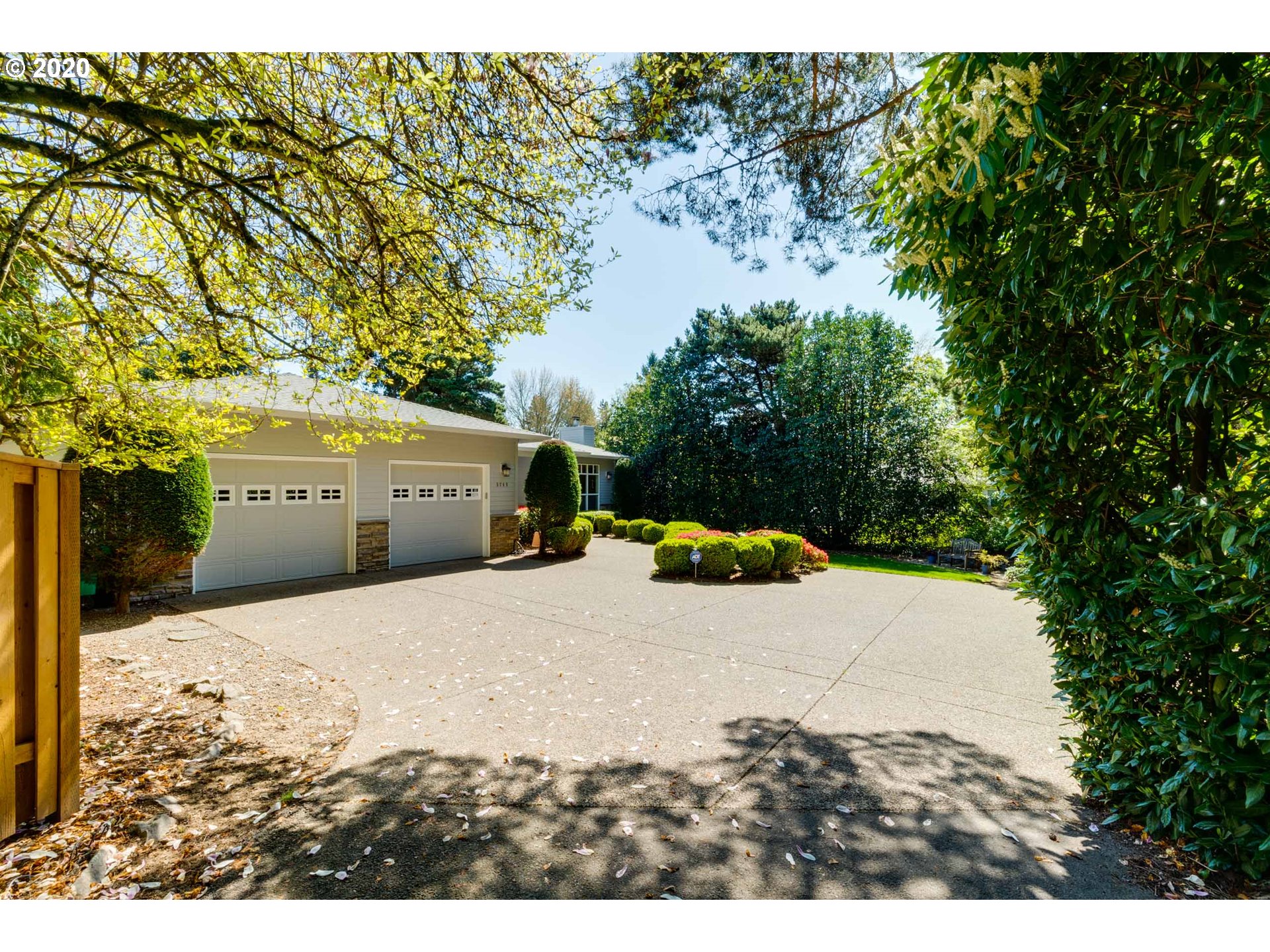 5249 Southwest Dosch Road Portland, OR 97239 - Photo 2 of 32 Gallery Image 2