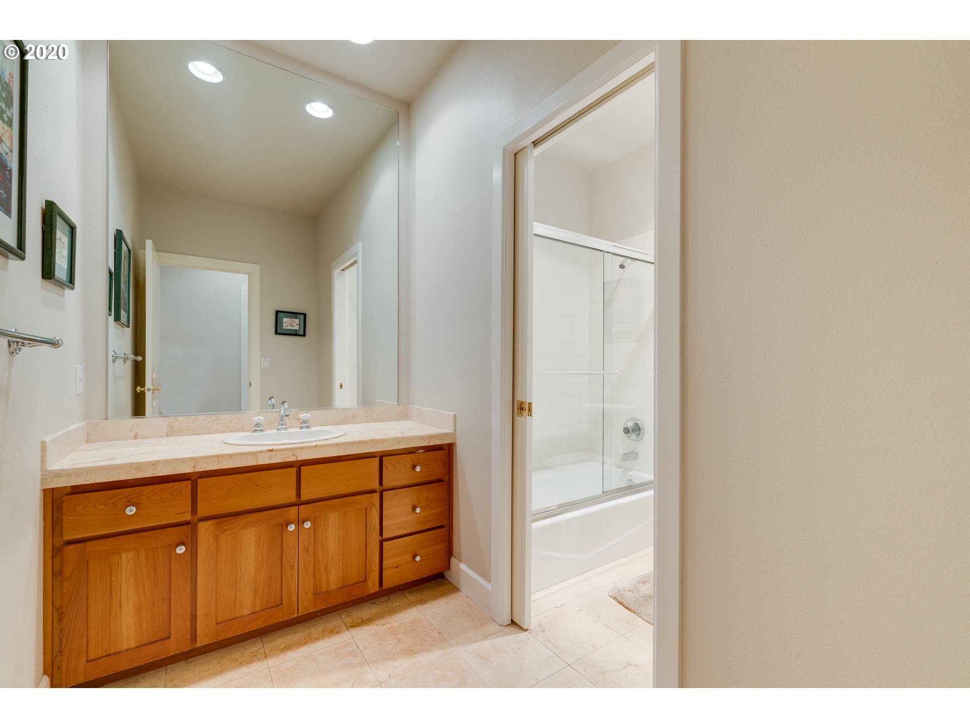 5249 Southwest Dosch Road Portland, OR 97239 - Photo 16 of 32 Gallery Image 16