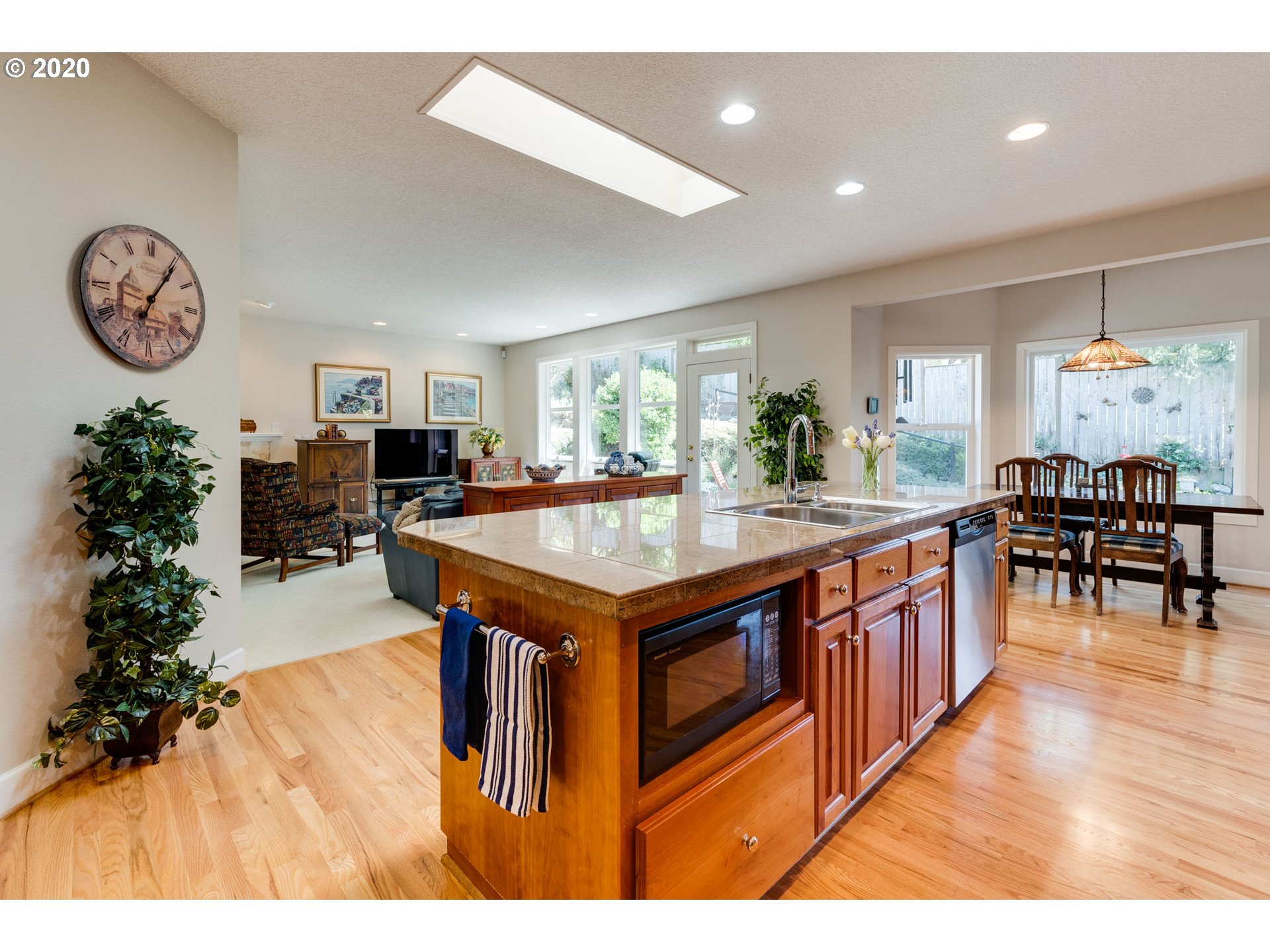 5249 Southwest Dosch Road Portland, OR 97239 - Photo 10 of 32 Gallery Image 10