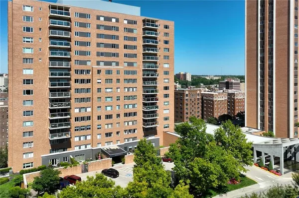$299,000 | 221 West 48th Street, Unit 803, Kansas City, MO 64112