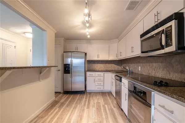 $299,000 | 221 West 48th Street, Unit 803, Kansas City, MO 64112