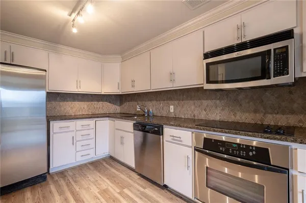 $299,000 | 221 West 48th Street, Unit 803, Kansas City, MO 64112