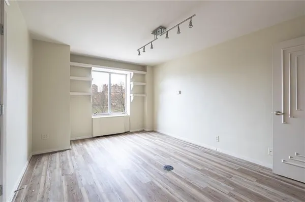 $299,000 | 221 West 48th Street, Unit 803, Kansas City, MO 64112