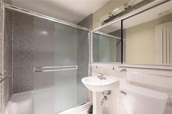 $299,000 | 221 West 48th Street, Unit 803, Kansas City, MO 64112
