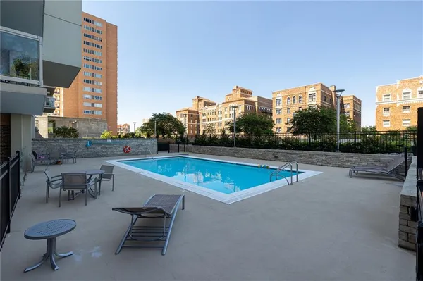 $299,000 | 221 West 48th Street, Unit 803, Kansas City, MO 64112