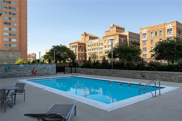 $299,000 | 221 West 48th Street, Unit 803, Kansas City, MO 64112