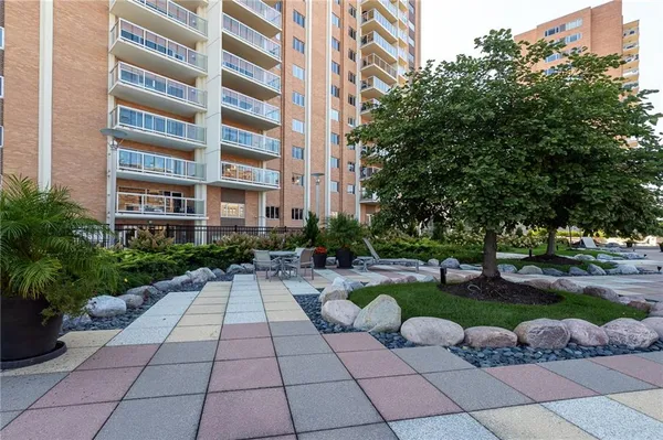 $299,000 | 221 West 48th Street, Unit 803, Kansas City, MO 64112