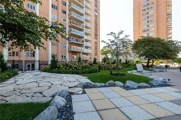 $299,000 | 221 West 48th Street, Unit 803, Kansas City, MO 64112
