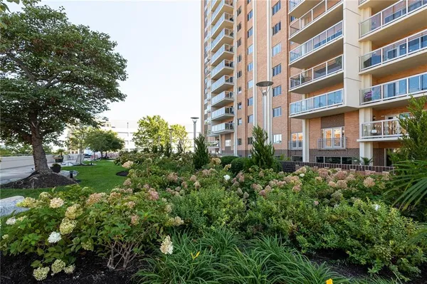 $299,000 | 221 West 48th Street, Unit 803, Kansas City, MO 64112