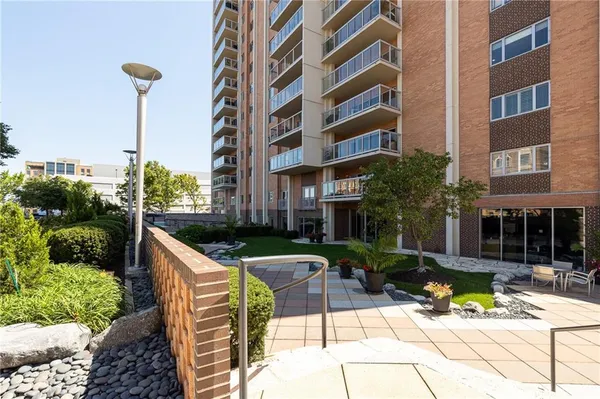 $299,000 | 221 West 48th Street, Unit 803, Kansas City, MO 64112