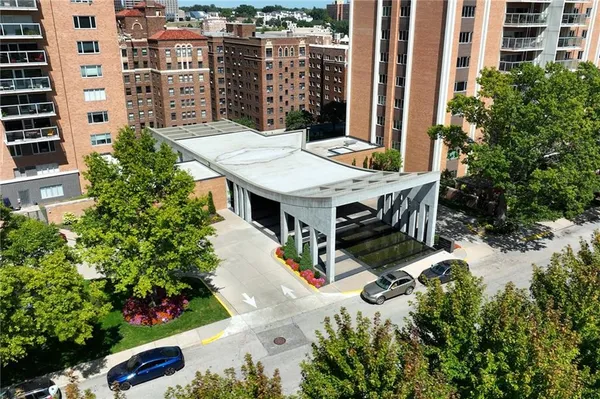 $299,000 | 221 West 48th Street, Unit 803, Kansas City, MO 64112
