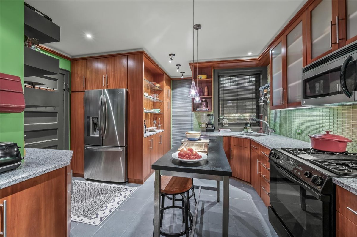 674 West Irving Park Road, Unit F7 Chicago, IL 60613 - Photo 11 of 23 Gallery Image 11