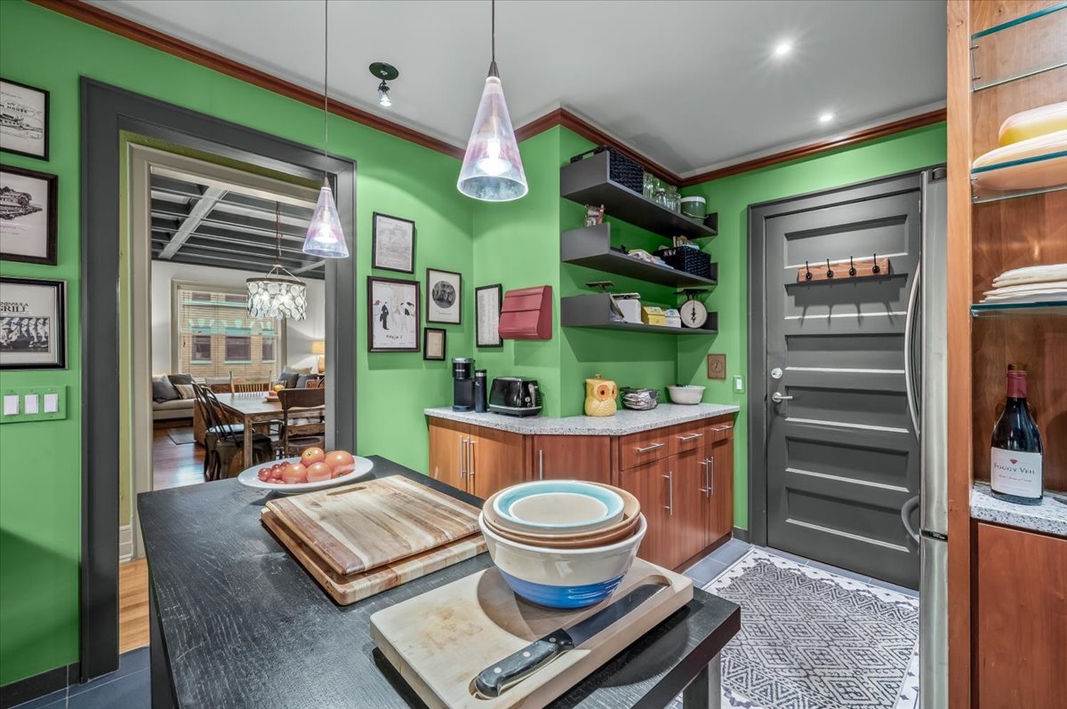674 West Irving Park Road, Unit F7 Chicago, IL 60613 - Photo 13 of 23 Gallery Image 13