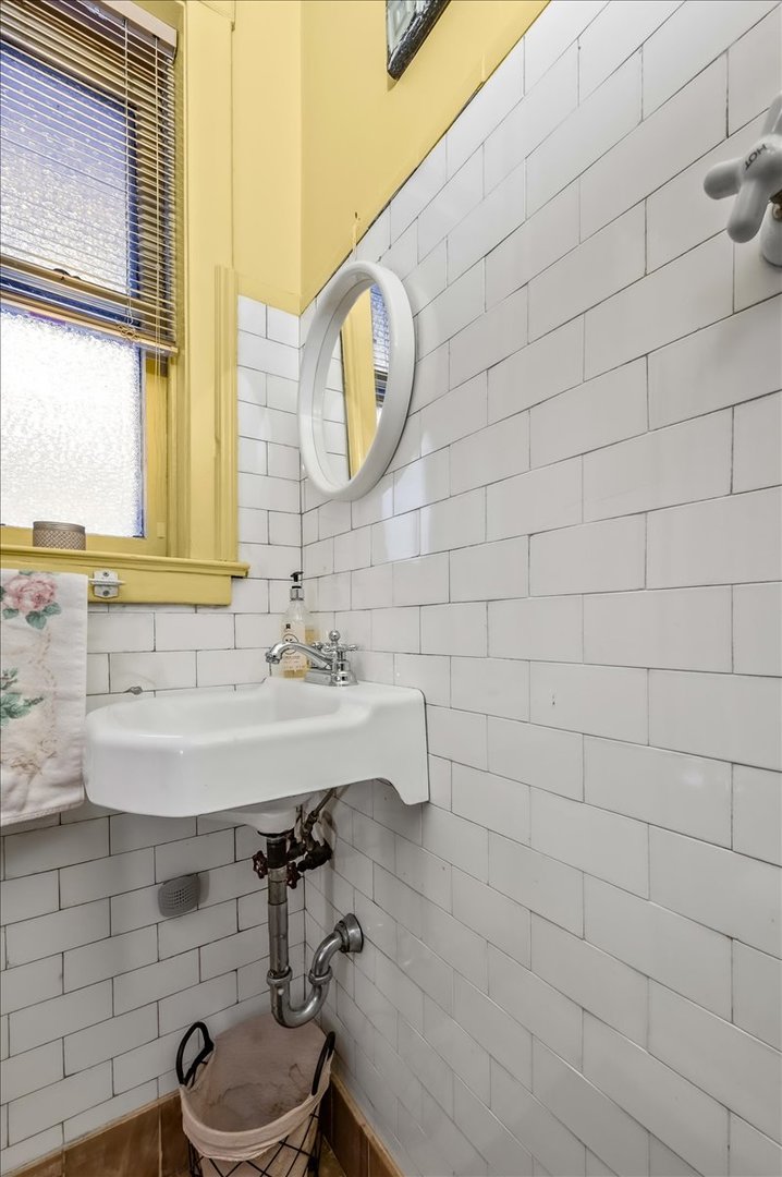 674 West Irving Park Road, Unit F7 Chicago, IL 60613 - Photo 20 of 23 Gallery Image 20