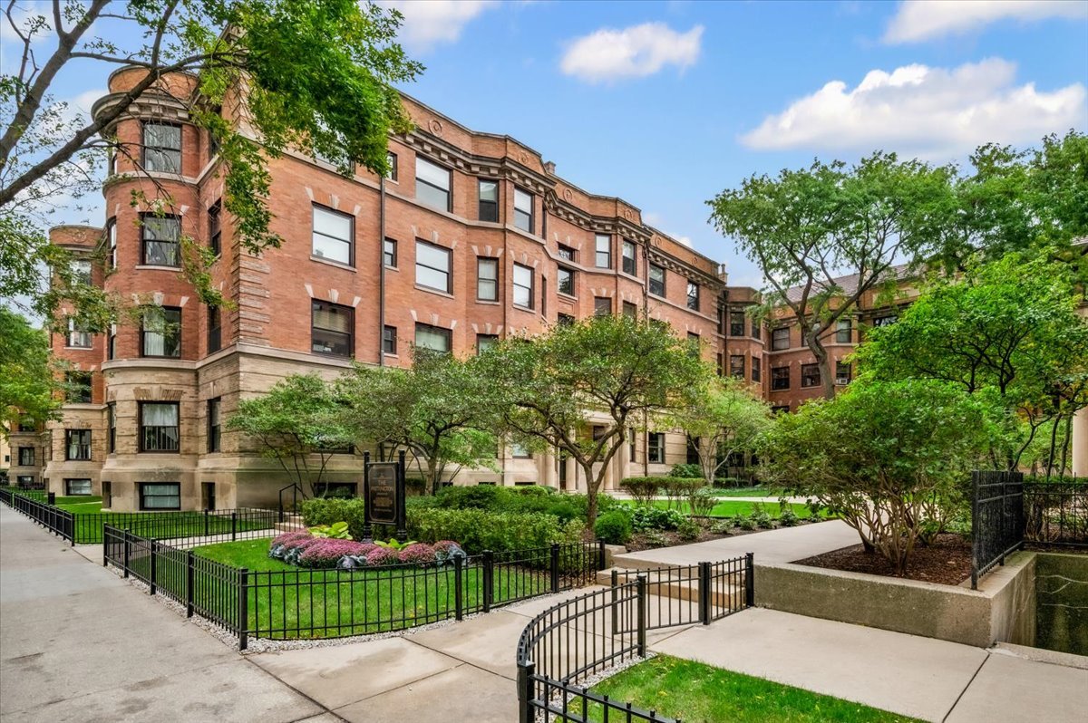 674 West Irving Park Road, Unit F7 Chicago, IL 60613 - Photo 2 of 23 Gallery Image 2