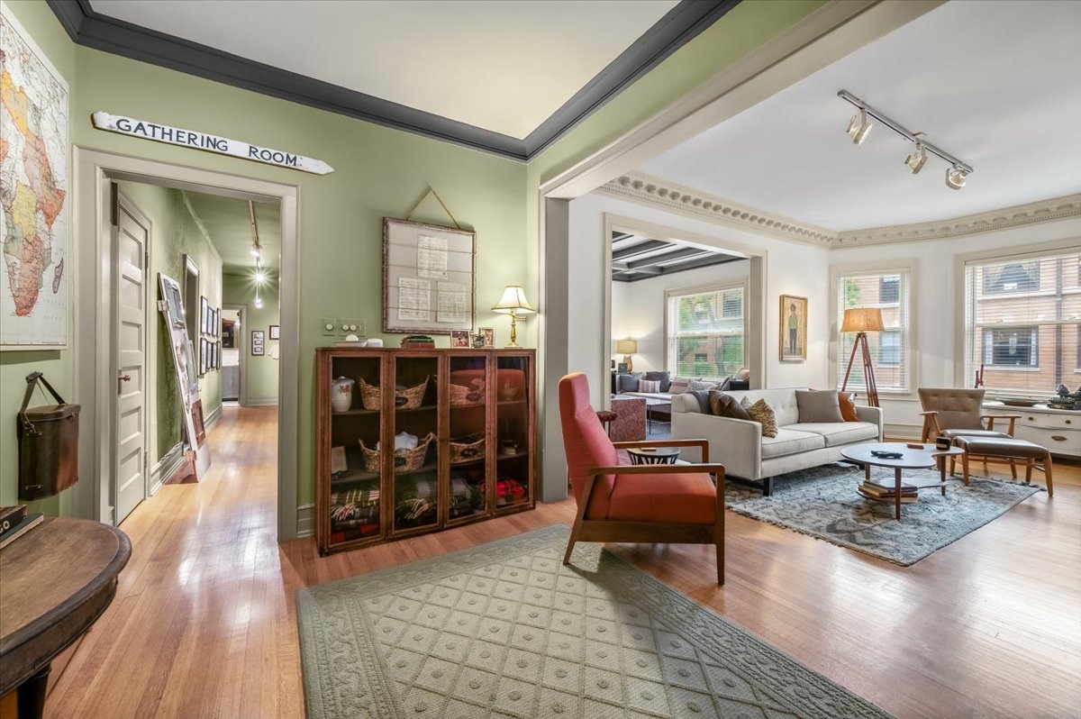 674 West Irving Park Road, Unit F7 Chicago, IL 60613 - Photo 3 of 23 Gallery Image 3