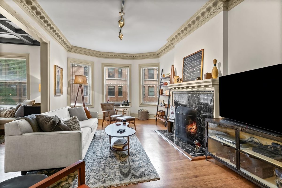 674 West Irving Park Road, Unit F7 Chicago, IL 60613 - Photo 4 of 23 Gallery Image 4