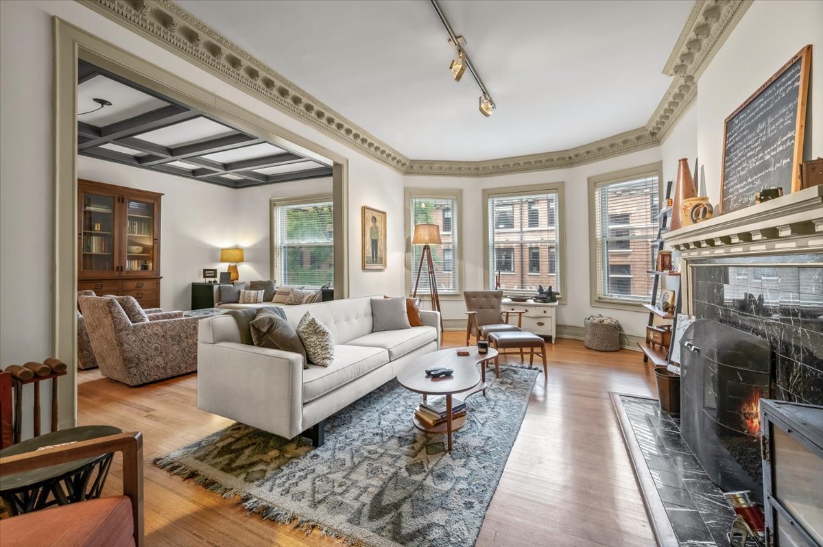 674 West Irving Park Road, Unit F7 Chicago, IL 60613 - Photo 5 of 23 Gallery Image 5