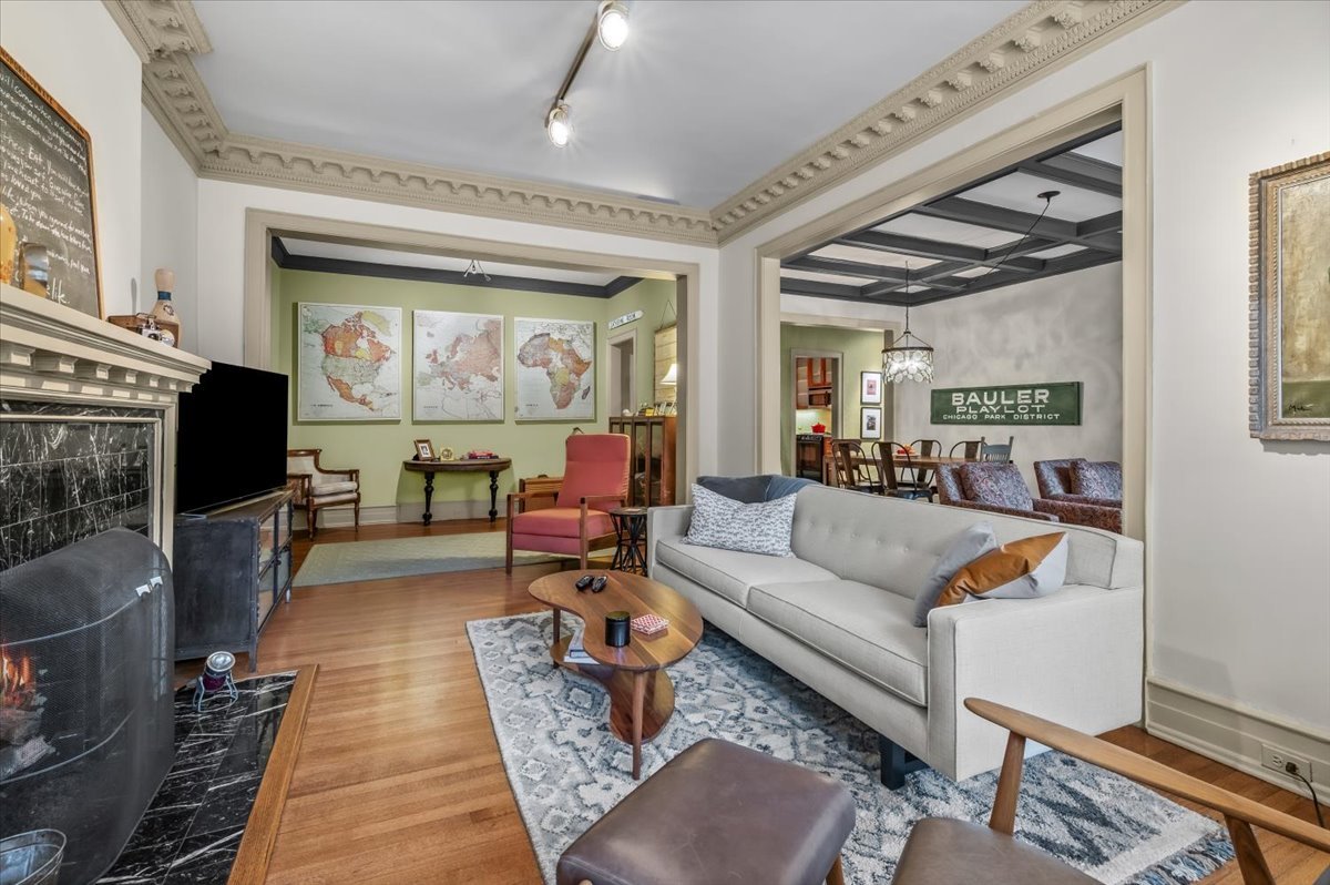 674 West Irving Park Road, Unit F7 Chicago, IL 60613 - Photo 6 of 23 Gallery Image 6