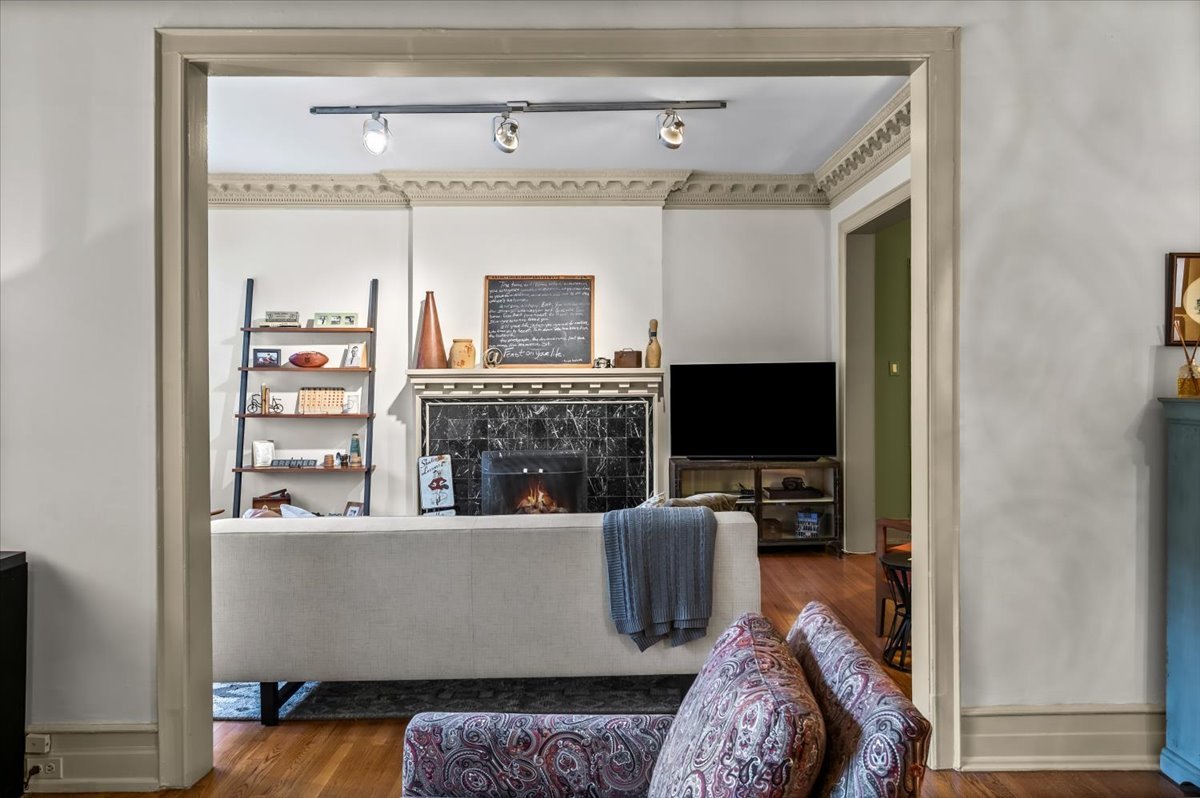 674 West Irving Park Road, Unit F7 Chicago, IL 60613 - Photo 8 of 23 Gallery Image 8
