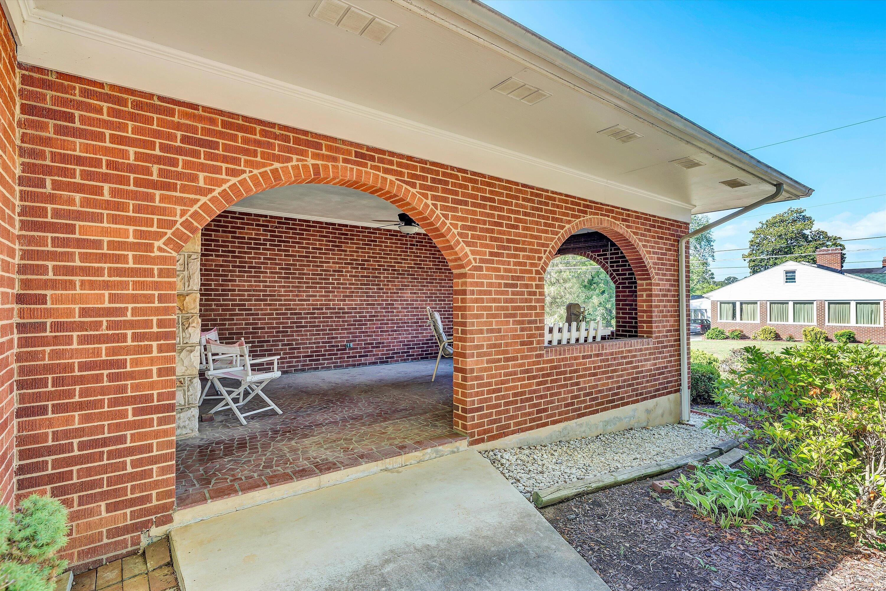 807 Dexter Road Roanoke, VA 24019 - Photo 34 of 48 Porch-3 807 Dexter