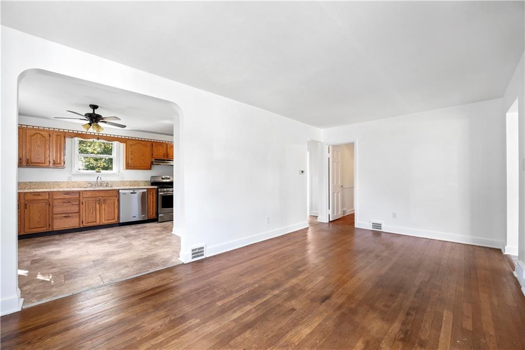 127 Bartley Road Pittsburgh, PA 15241 - Photo 5 of 17 Gallery Image 5