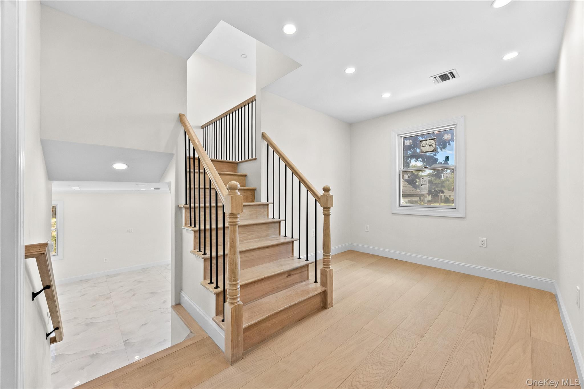 2 Circle Drive Syosset, NY 11791 - Photo 14 of 43