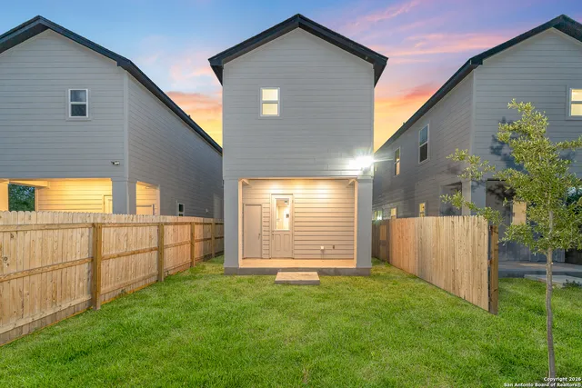 a view of backyard of house and garden
