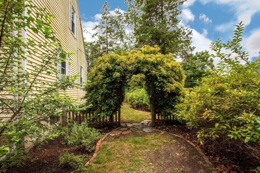 38 Concord Road Chelmsford, MA 01824 - Photo 21 of 22 Gallery Image 21