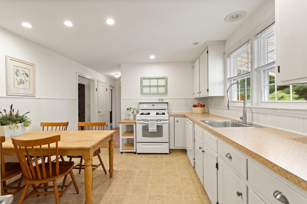 38 Concord Road Chelmsford, MA 01824 - Photo 9 of 22 Gallery Image 9