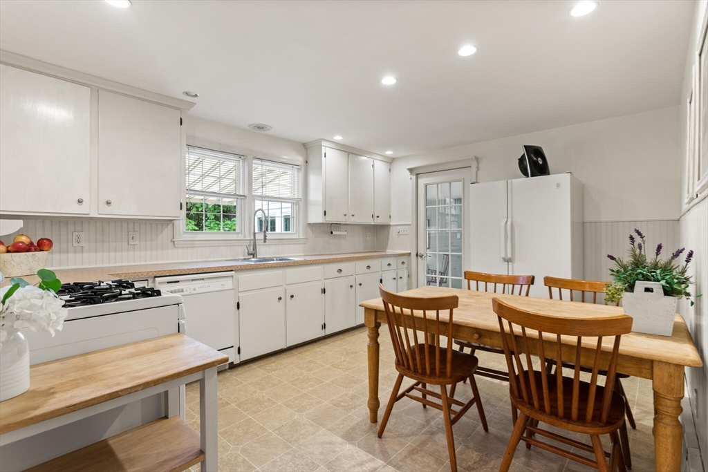 38 Concord Road Chelmsford, MA 01824 - Photo 10 of 22 Gallery Image 10