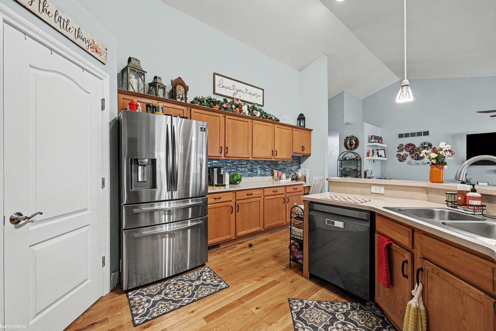393 Pointe Tremble Road Algonac, MI 48001 - Photo 10 of 37