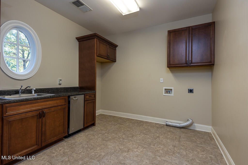 20 Surrey Loop Byhalia, MS 38611 - Photo 15 of 34 Laundry
