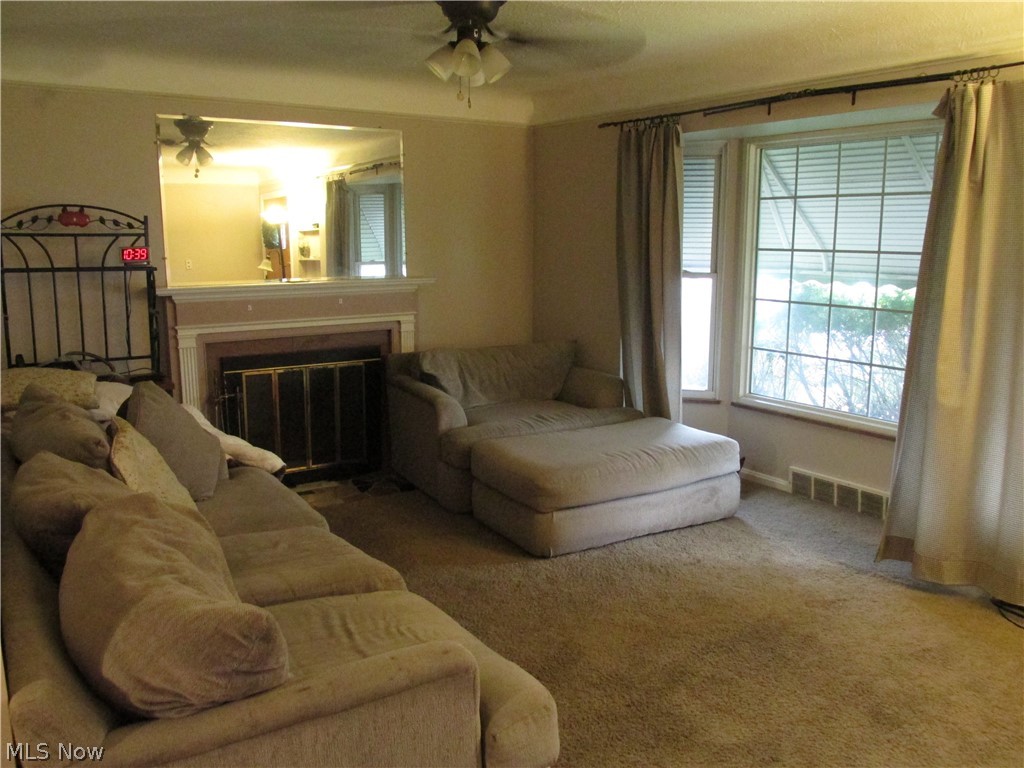 8002 West Ridgewood Drive Cleveland, OH 44129 - Photo 10 of 29