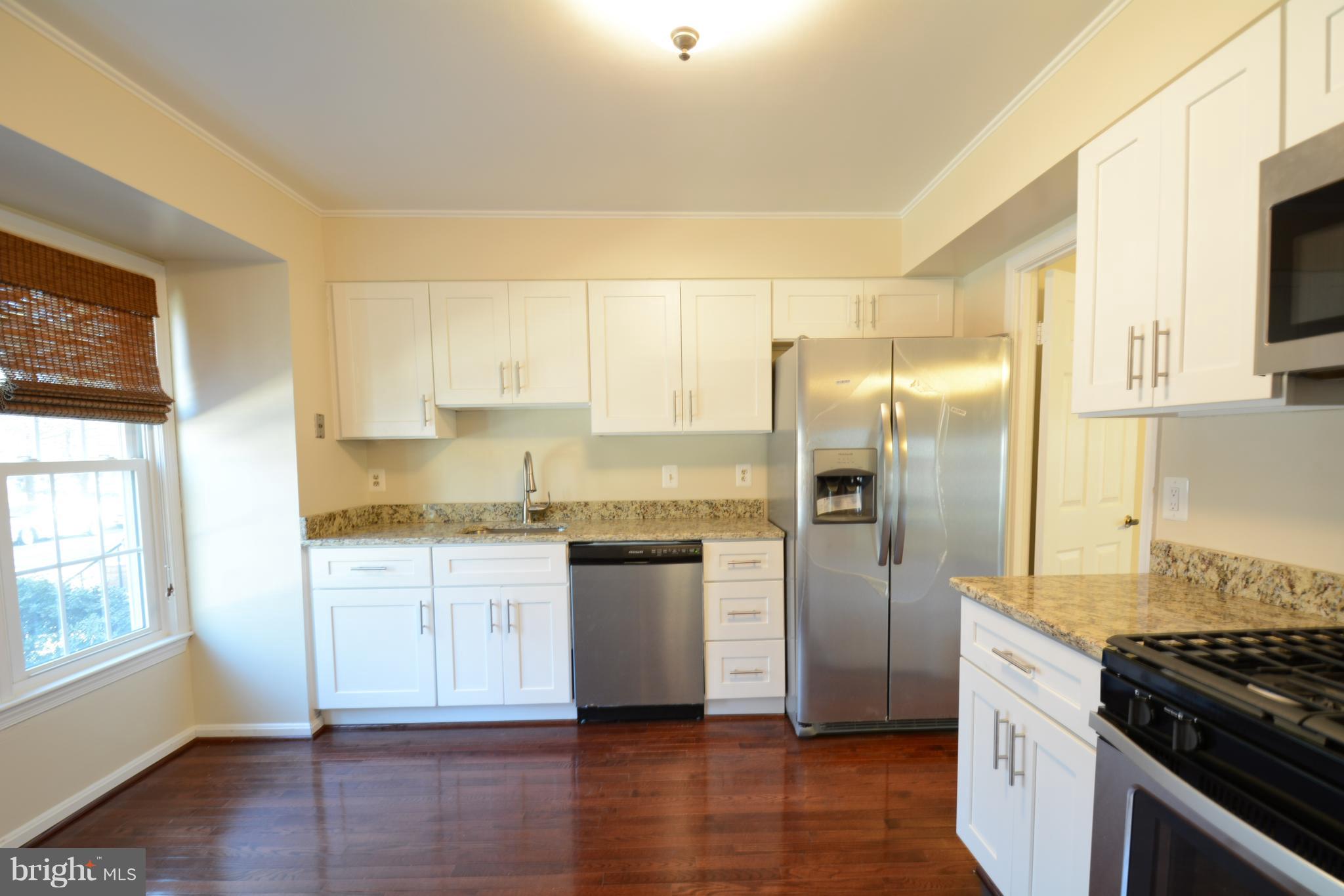 8985 Omega Court Springfield, VA 22152 - Photo 4 of 25 Custom Kitchen