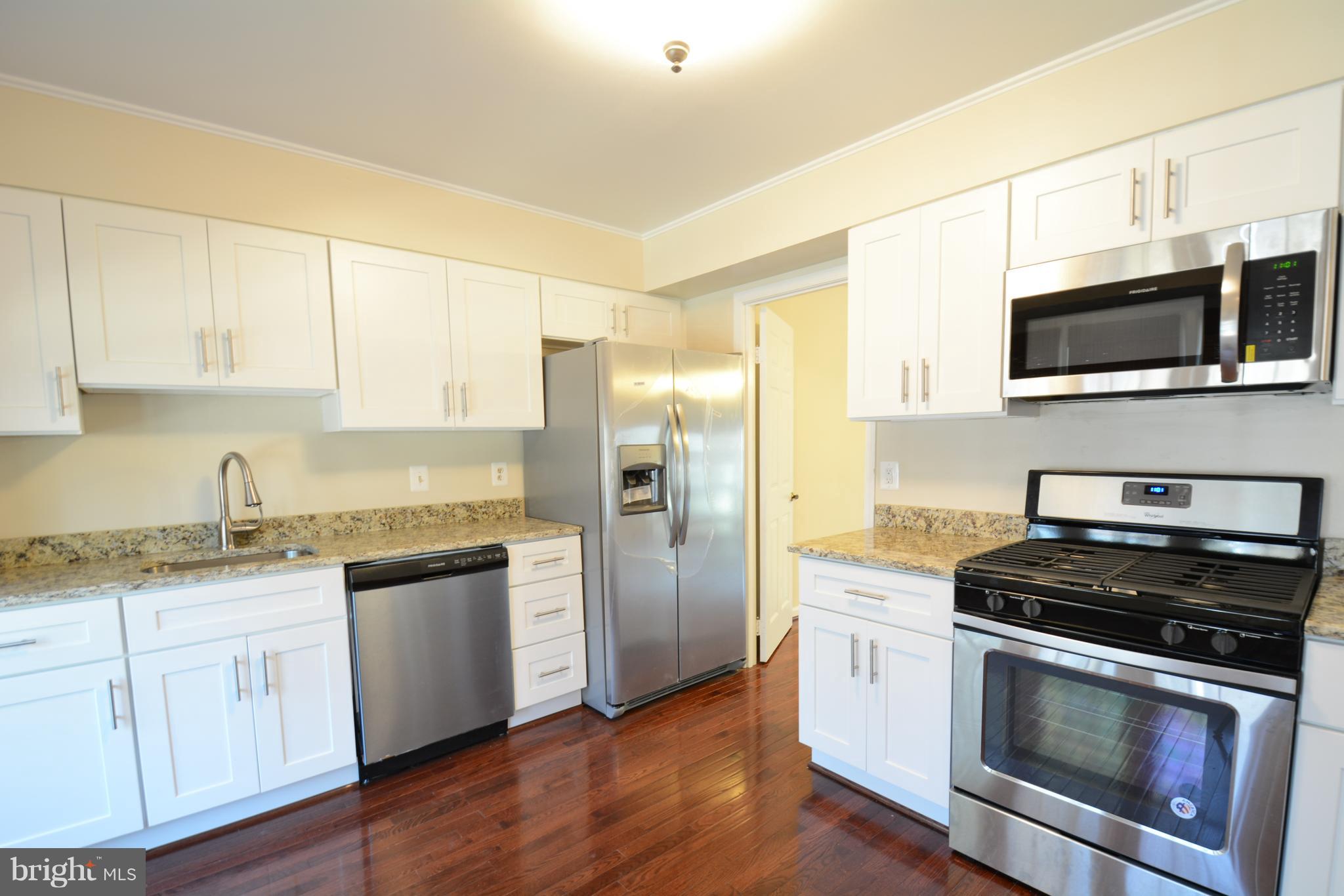 8985 Omega Court Springfield, VA 22152 - Photo 5 of 25 Custom Kitchen with Natural Gas Appliances