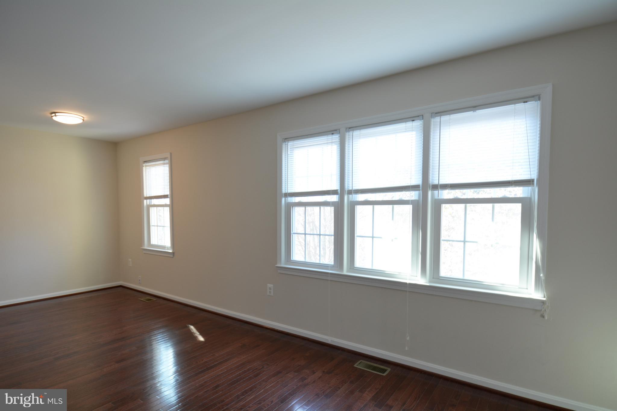 8985 Omega Court Springfield, VA 22152 - Photo 8 of 25 Living Room