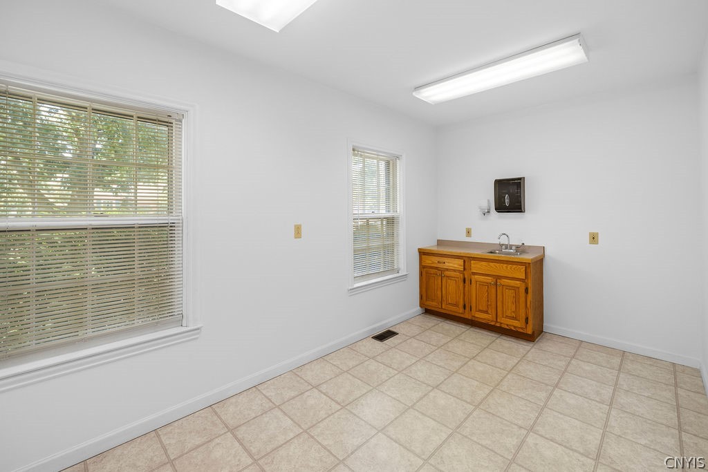 225 Broad Street Oneida, NY 13421 - Photo 17 of 34