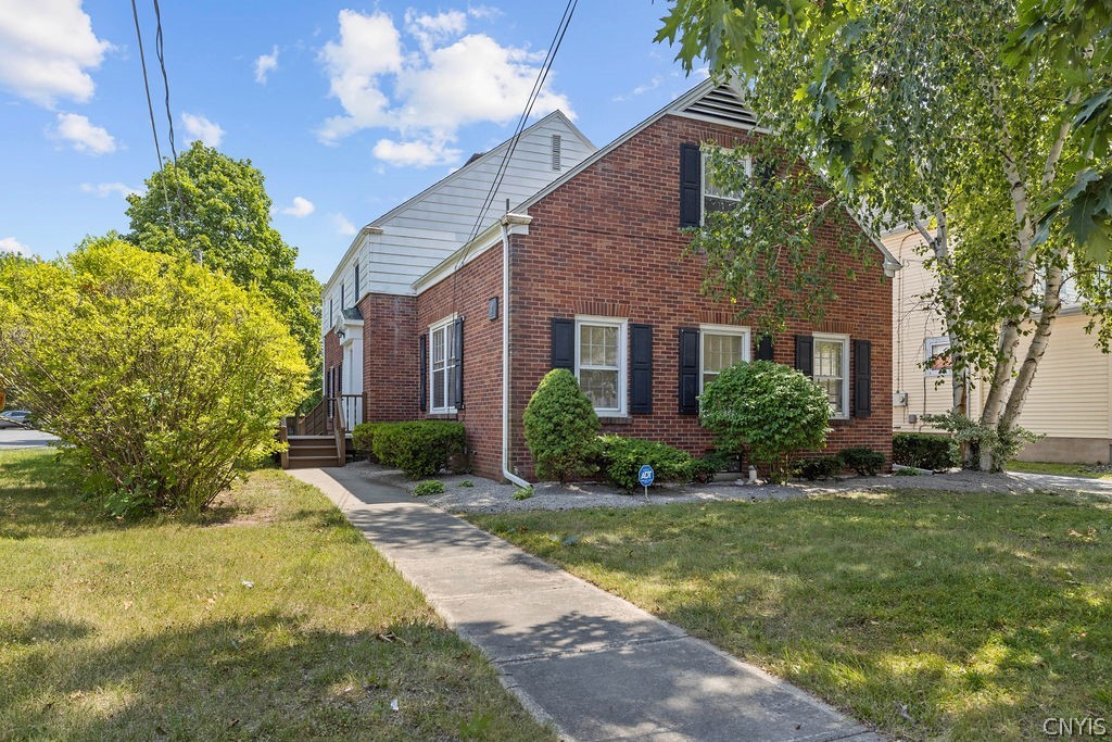 225 Broad Street Oneida, NY 13421 - Photo 2 of 34