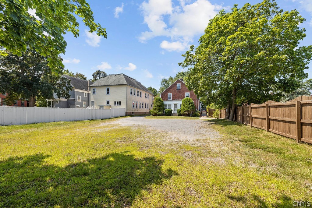 225 Broad Street Oneida, NY 13421 - Photo 3 of 34