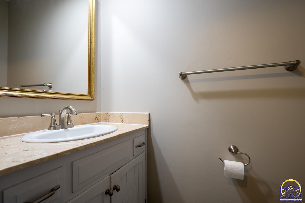 3036 Southwest Randolph Avenue Topeka, KS 66611 - Photo 12 of 27